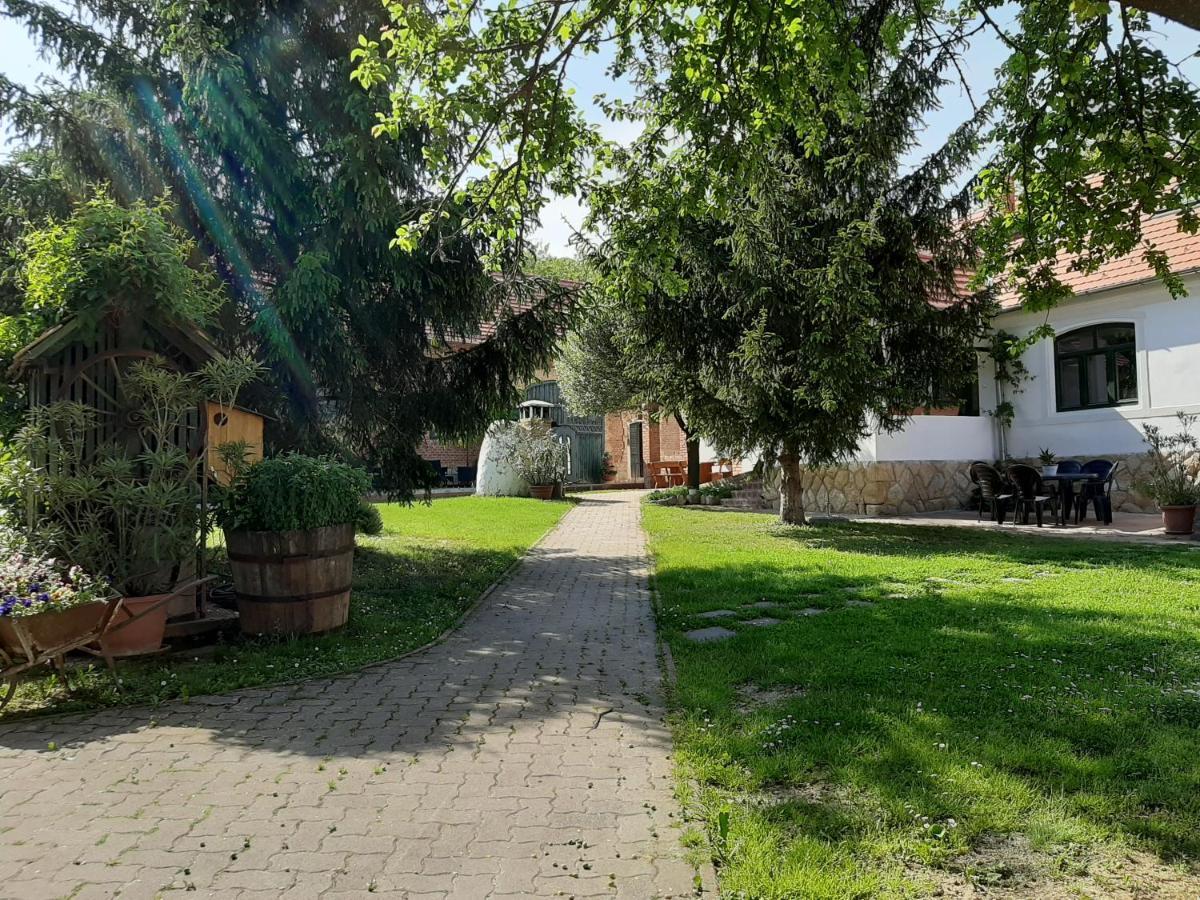 Natura Panzio&Apartmanhaz Orfű Eksteriør billede